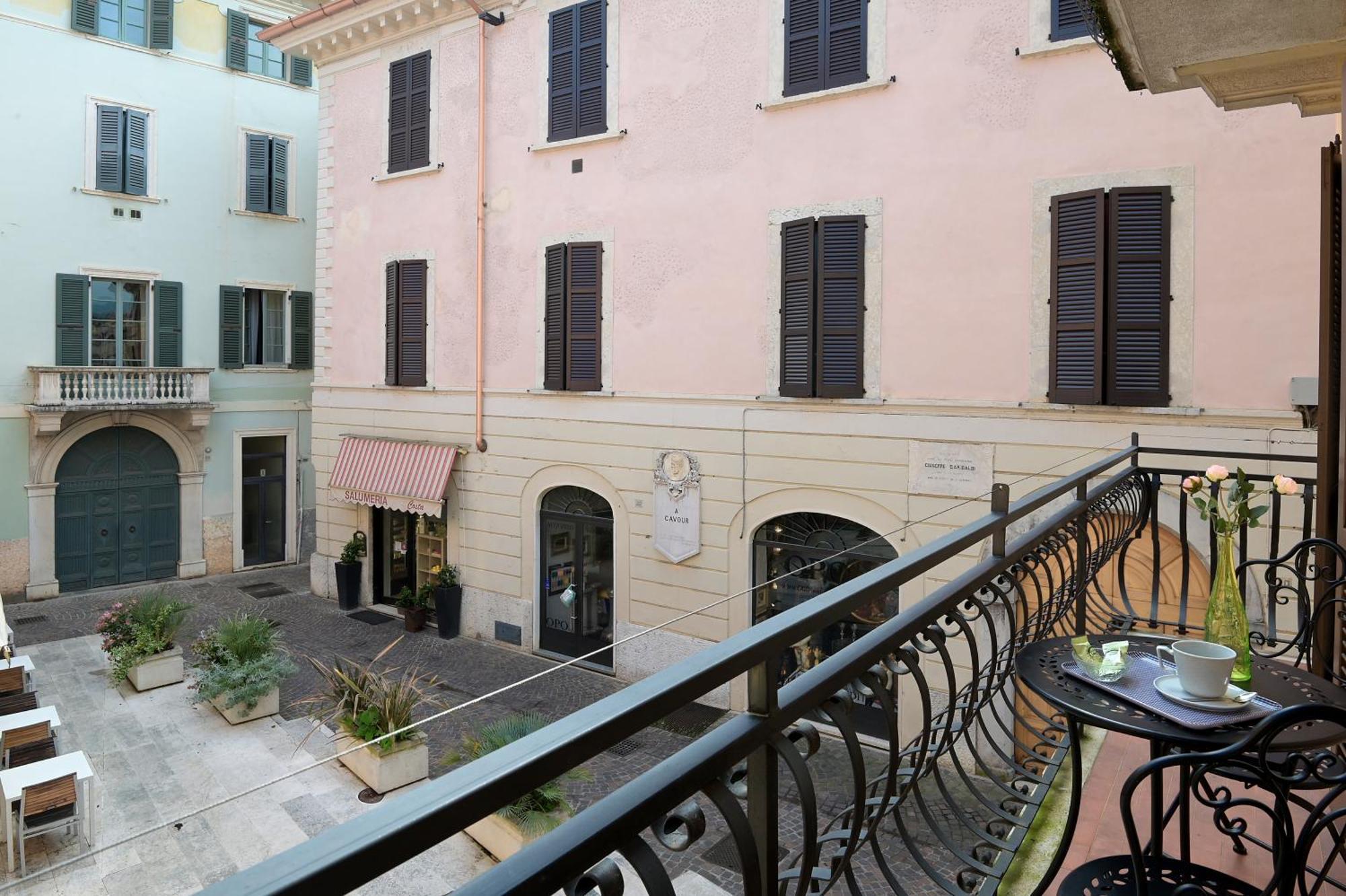 Cavour *